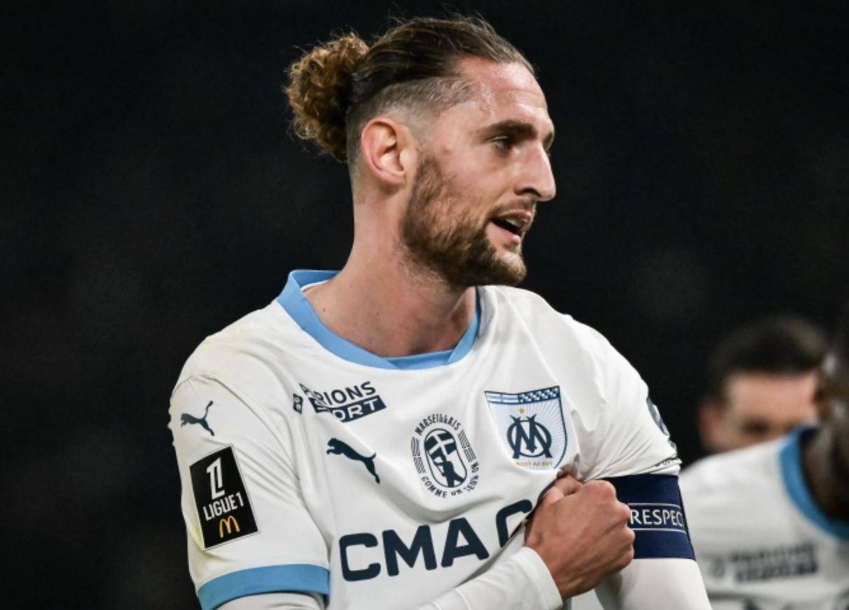 法甲126年老店内乱！打架2人全被官宣挂牌头号妈宝男铁定被清洗